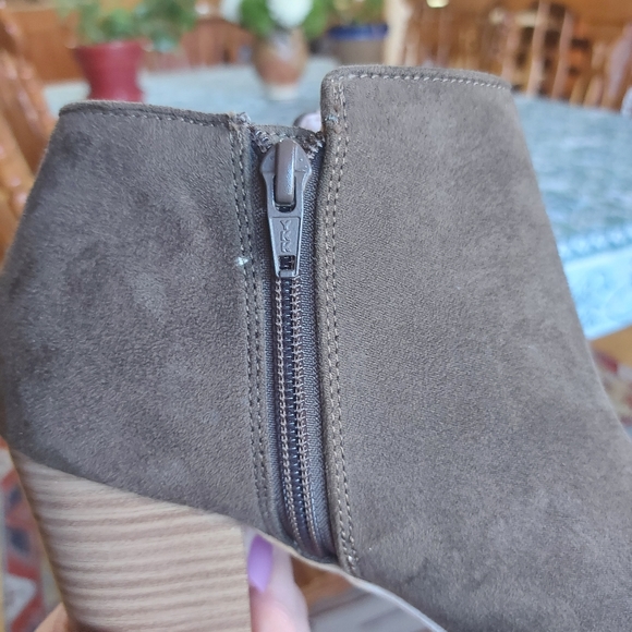 Old Navy suede boots size 9 - Picture 8 of 12
